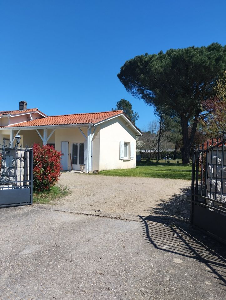 Aire camping-car  Saint-Pierre-du-Palais (17270) - Photo 1